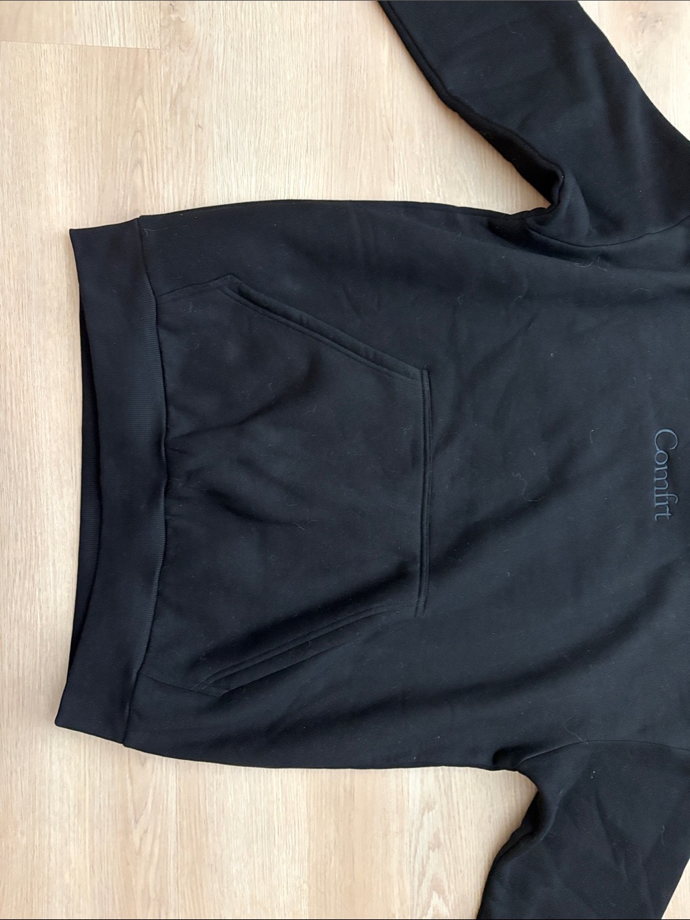 Comfrt Black Sweatshirt - Picture 4 of 9